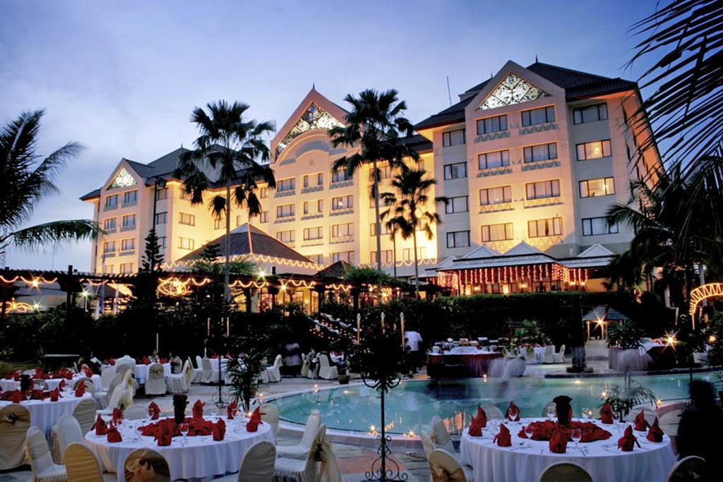 Le Grandeur Hotel Balikpapan Exterior foto