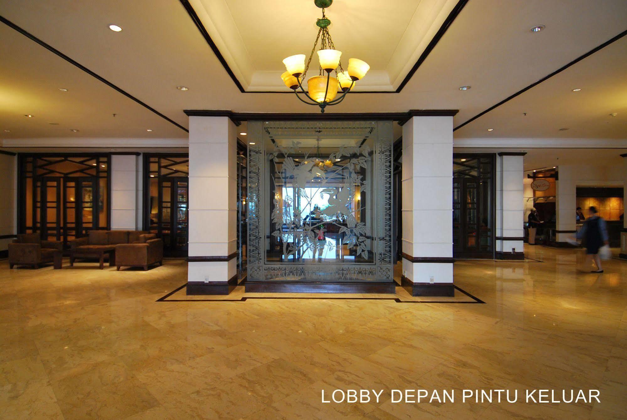 Le Grandeur Hotel Balikpapan Exterior foto